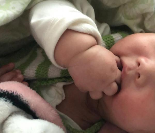 兩歲寶寶戒吃手的艱難歷程