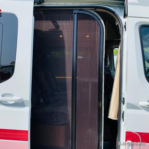 上汽大通旅行家v90旗艦版（豎床）隨時開啟旅行模式