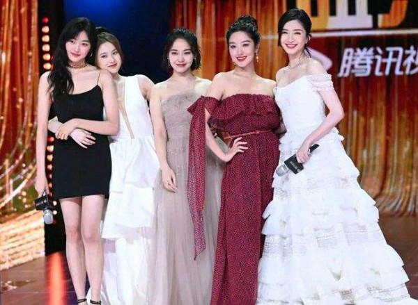 自帶憂鬱氣質的女星,我只服這4位!不僅長得美,眼神還有故事感 自帶憂鬱氣質的女星,我只服這4位!不僅長得美,眼神還有故事感