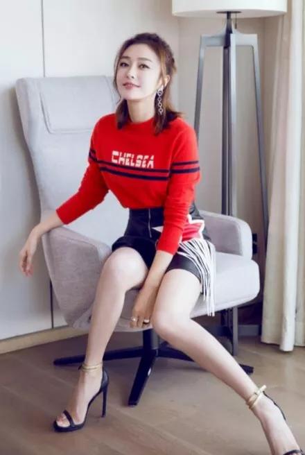 秦嵐美照一冊，欣賞