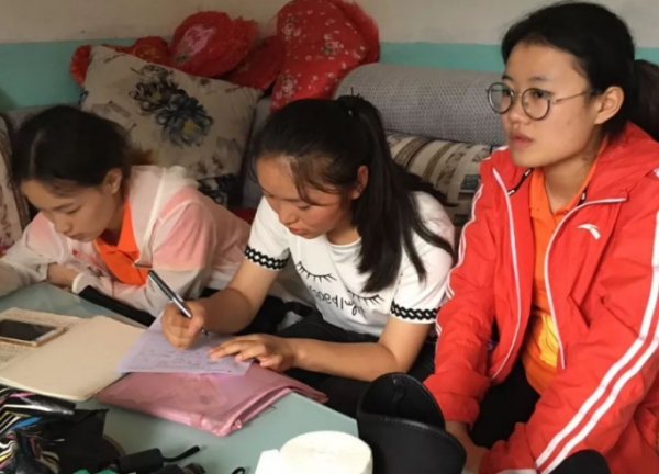 貧困生不能穿名牌上學？因穿了2000元的鞋子，被學校取消了助學金