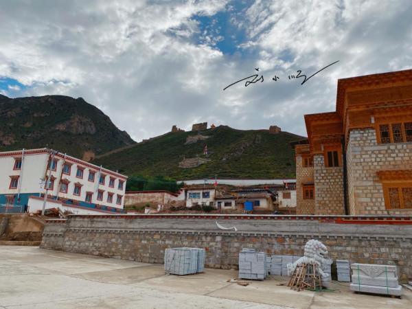 西藏昌都的小眾古鎮，還有一段古長城，知名度卻不高，遊客還不多