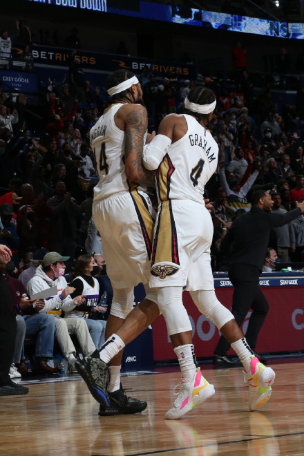 球鞋流言！莫蘭特簽名鞋將至，歐文終於穿8代了，鶯歌簽約李寧？