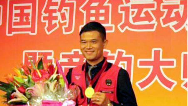 “中國釣王”的瘋狂人生 “中國釣王”的瘋狂人生