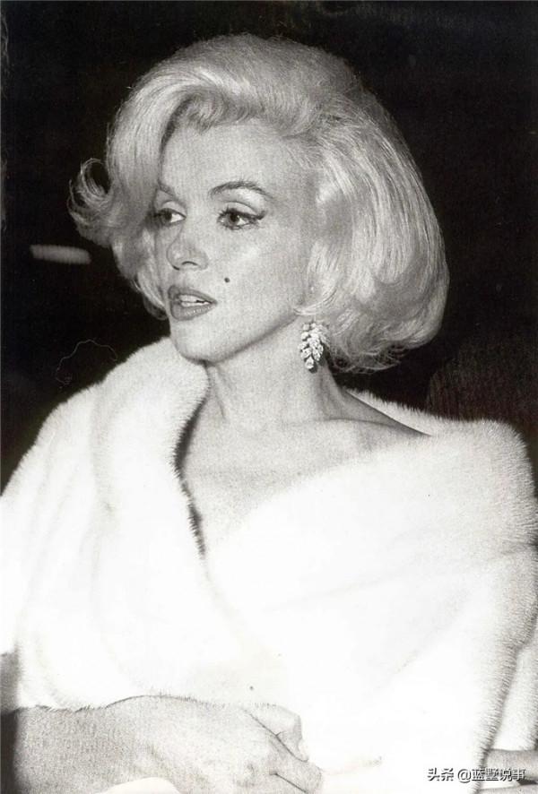 瑪麗蓮·夢露罕見的生活照,忙碌在肯尼迪生日會彩排現場 瑪麗蓮·夢露罕見的生活照,忙碌在肯尼迪生日會彩排現場