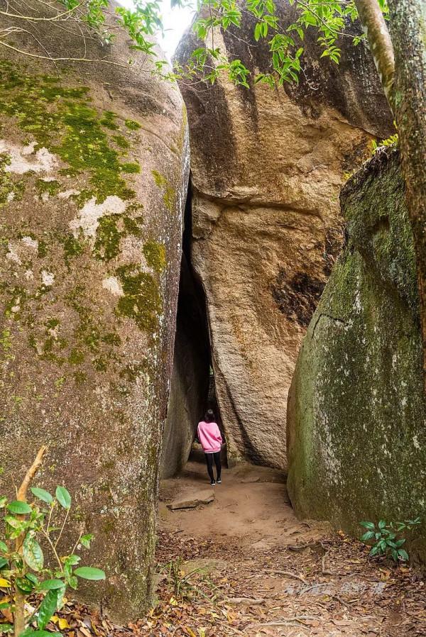 紅楓映襯下的廣東雲髻山，奇峰俊秀怪石嶙峋值得挑戰