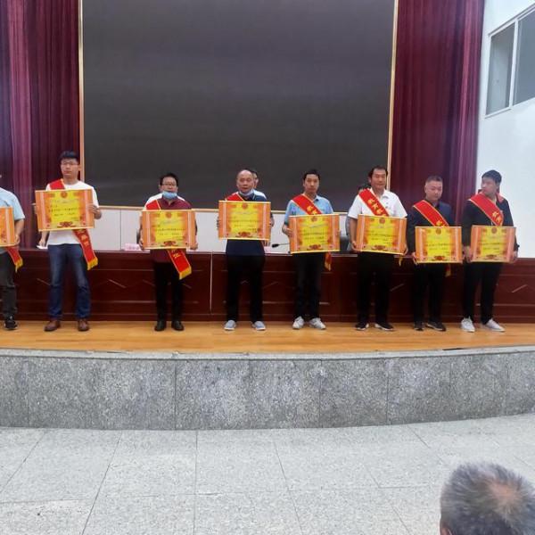 雙龍鎮中心學校召開2021年秋期開學工作會