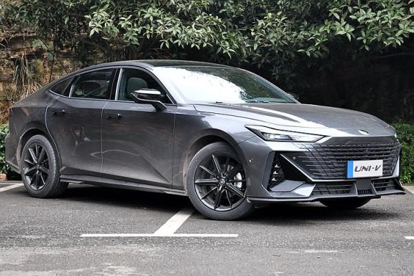 試駕即將上市的長安UNI-V：個性十足 效能更佳