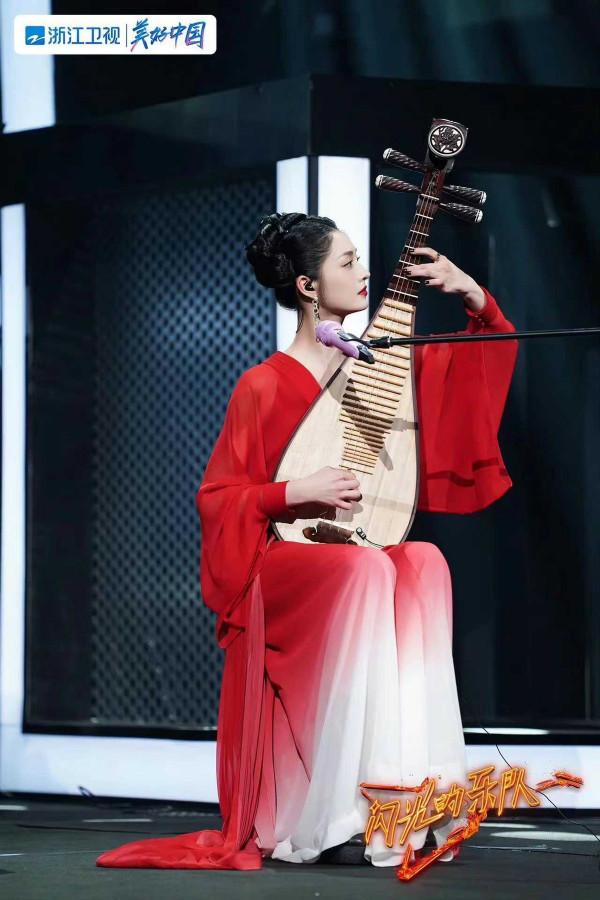 《閃光的樂隊》超強陣容集合:周潔瓊化身琵琶美人,初舞臺驚豔 《閃光的樂隊》超強陣容集合:周潔瓊化身琵琶美人,初舞臺驚豔