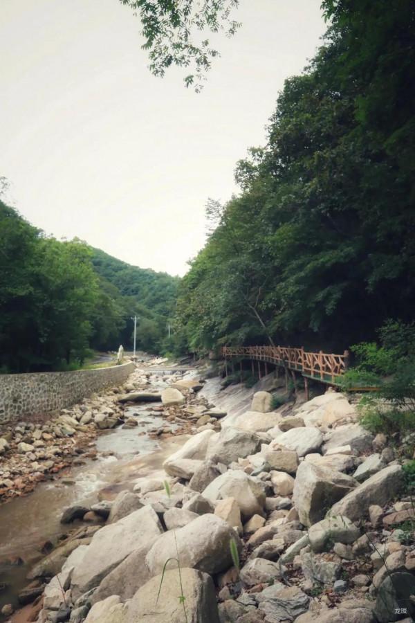 遼寧又發現神秘龍潭，被遊客稱為東北小九寨，人間仙境、天然氧吧