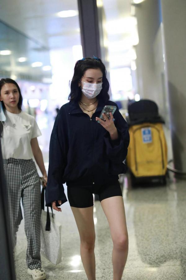 機場抓拍娛樂圈的小花私服，你更喜歡誰