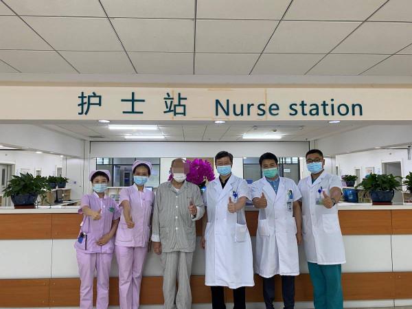 腰痛十年未就醫 如今十米難行走 哈醫大一院骨科專家微創手術40分鐘解決病痛