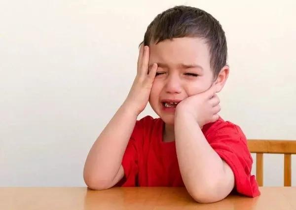 “愛”的幌子，把多少孩子逼向崩潰的邊緣