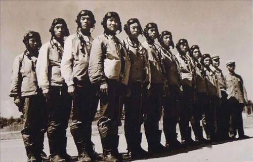 我軍飛行員違反禁令出海作戰,上級請求處分,毛主席為何通令嘉獎 我軍飛行員違反禁令出海作戰,上級請求處分,毛主席為何通令嘉獎