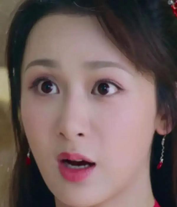 假馬假肌肉，每部戲戴美瞳，明星拍戲一個比一個能忽悠，太離譜