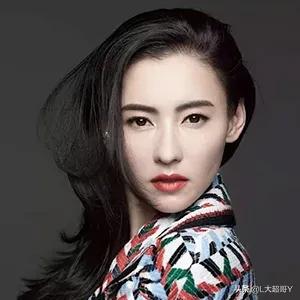 “衣靠人裝”的張柏芝 “衣靠人裝”的張柏芝