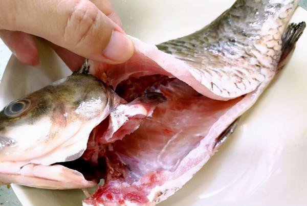 不管解凍什麼魚,切記別用水泡,教你一招,簡單快速,比活魚新鮮 不管解凍什麼魚,切記別用水泡,教你一招,簡單快速,比活魚新鮮