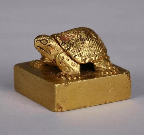 老農撿到金烏龜,拒絕文物販子1000元收購,上交國家獲獎350元 老農撿到金烏龜,拒絕文物販子1000元收購,上交國家獲獎350元