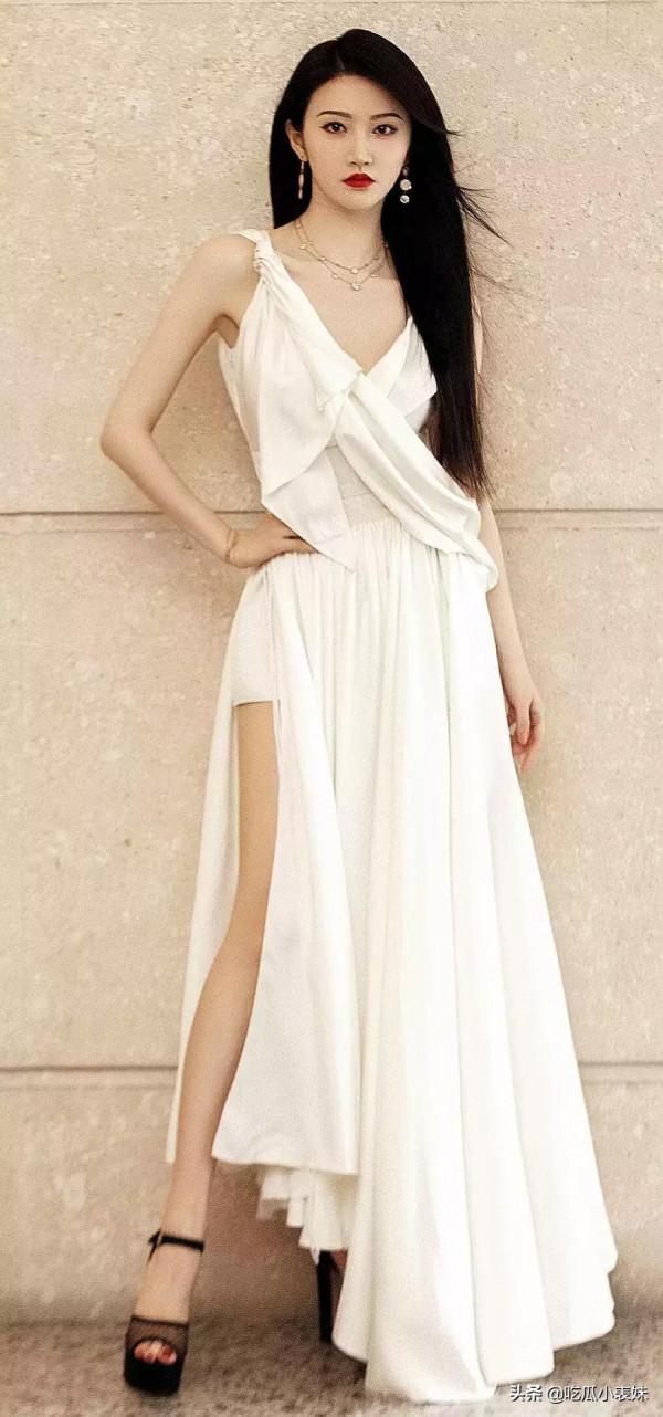 景甜，膚白貌美，恬靜如水