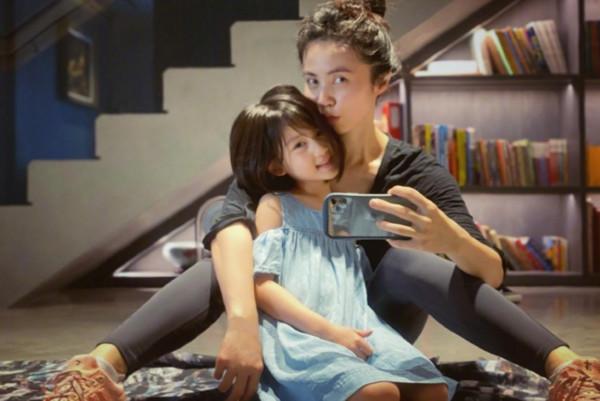 生下3胎的5個明星家庭:有人為孩子罰款748萬,有人46歲還敢產子 生下3胎的5個明星家庭:有人為孩子罰款748萬,有人46歲還敢產子