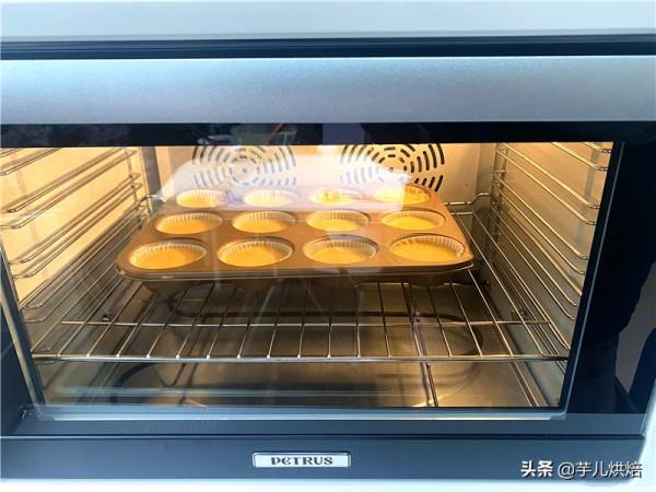 簡單快速的海綿紙杯蛋糕，鬆軟可口，不開裂不塌陷，一次成功