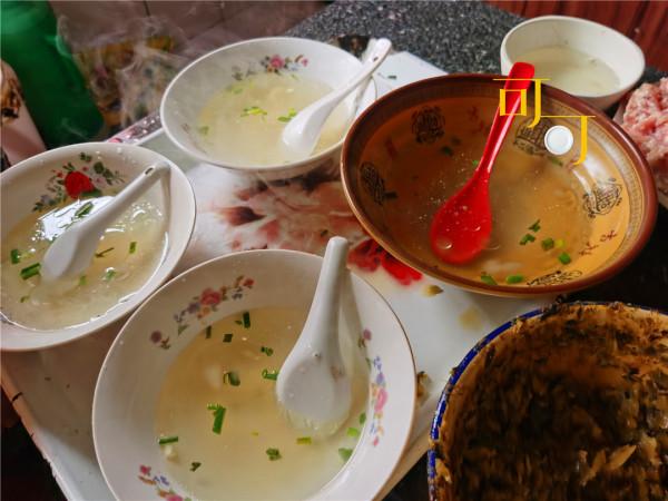 湖州荻港村的施家餛飩5元一碗,乾隆愛吃的鱔糊面,30元一碗 湖州荻港村的施家餛飩5元一碗,乾隆愛吃的鱔糊面,30元一碗