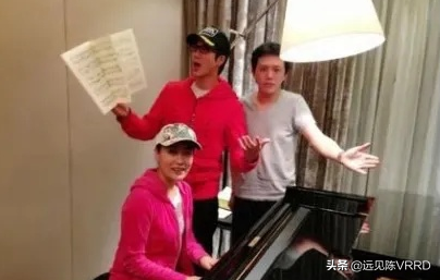 從“宏迪戀”到娶哥倫比亞學霸女，王力宏各種“大瓜”不敵白小姐