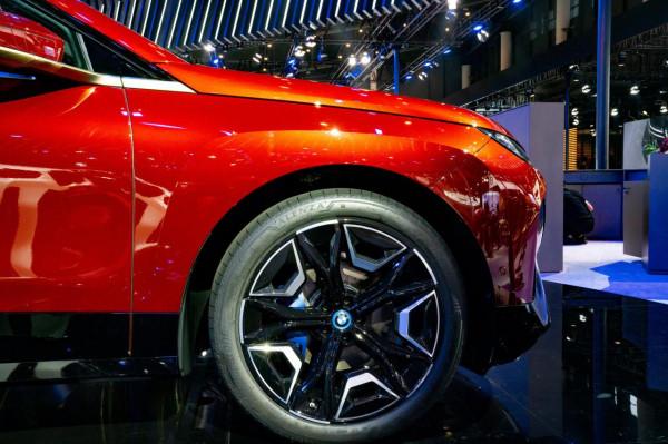 寶馬首款純電SUV,豪華與科技並存,前臉設計彪悍但暗藏玄機? 寶馬首款純電SUV,豪華與科技並存,前臉設計彪悍但暗藏玄機?