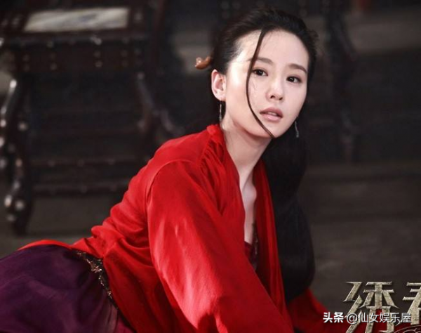 內娛四位硬照天花板的女星，神顏一到電視劇裡眼神就呆若木雞？