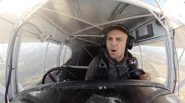 美國網紅開飛機灑朋友骨灰中途墜機？疑點太多被群噴：擺拍