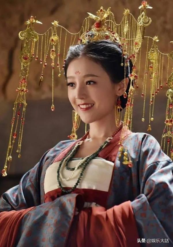 別再迷信張叔平了！這四位新造型師有靈氣有想法，關鍵作品還亮眼