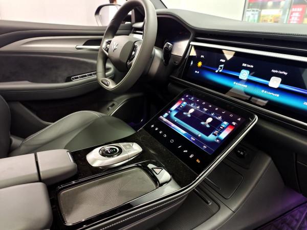 內飾三塊大屏 實拍極狐阿爾法T 空間是亮點 內飾三塊大屏 實拍極狐阿爾法T 空間是亮點