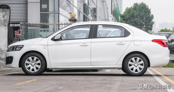 全新愛麗舍新能源：外觀拉胯，內飾更拉跨，優勢就是優惠大？