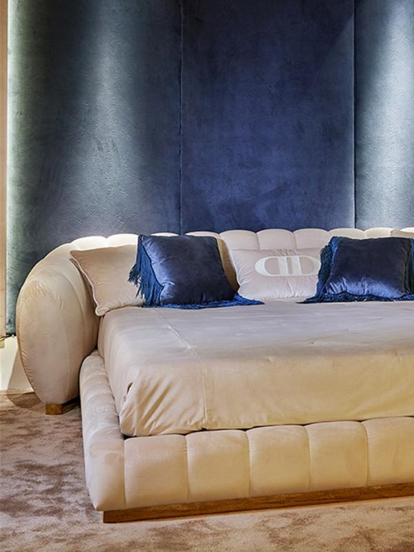 床旗、床裙、床尾凳,那些讓人疑惑的床品,有沒有實際用途? 床旗、床裙、床尾凳,那些讓人疑惑的床品,有沒有實際用途?