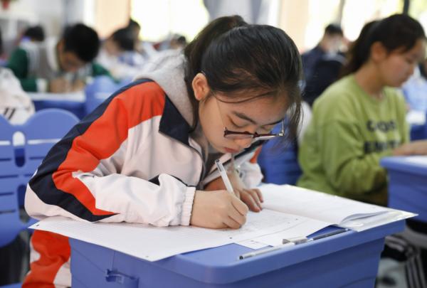 取消中考分流呼聲高漲,獲多名教授發聲支援,不料家長野心變大 取消中考分流呼聲高漲,獲多名教授發聲支援,不料家長野心變大