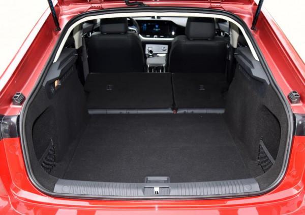 售9.99-13.99萬元，動感外觀+寬適空間，奔騰B70還是家庭用車首選