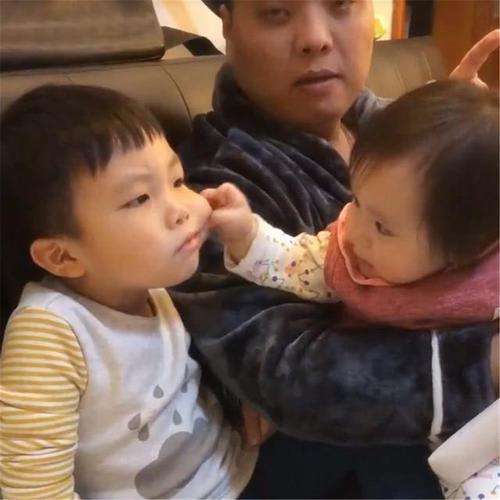 兩孩子太搞笑了