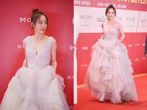 姚笛重回“顏值巔峰”,粉色紗裙扮嫩看著太嬌弱,快40還有少女感 姚笛重回“顏值巔峰”,粉色紗裙扮嫩看著太嬌弱,快40還有少女感