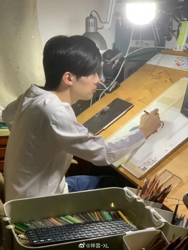 清華美院男神，被稱彩鉛界“冷軍”！他筆下的美少女令人牽魂夢繞