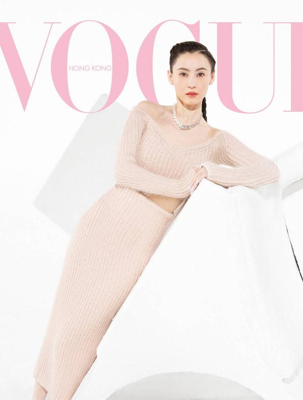 被張柏芝新造型A到了！穿白色西裝玩下身失蹤，配大背頭好御姐