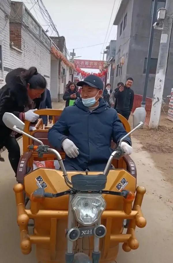 大衣哥過年好