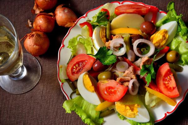 鼻頭長痘痘又紅又腫是什麼原因？