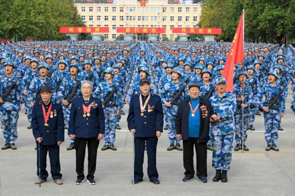 吳京和志願軍老兵，來了