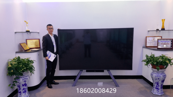 會議室110寸商用電視搭配德恪無線投屏，開啟高效新“視”界