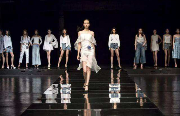 不老女神樊麗君:為美貌36年不吃晚飯,5年抗癌共經歷31次放化療 不老女神樊麗君:為美貌36年不吃晚飯,5年抗癌共經歷31次放化療