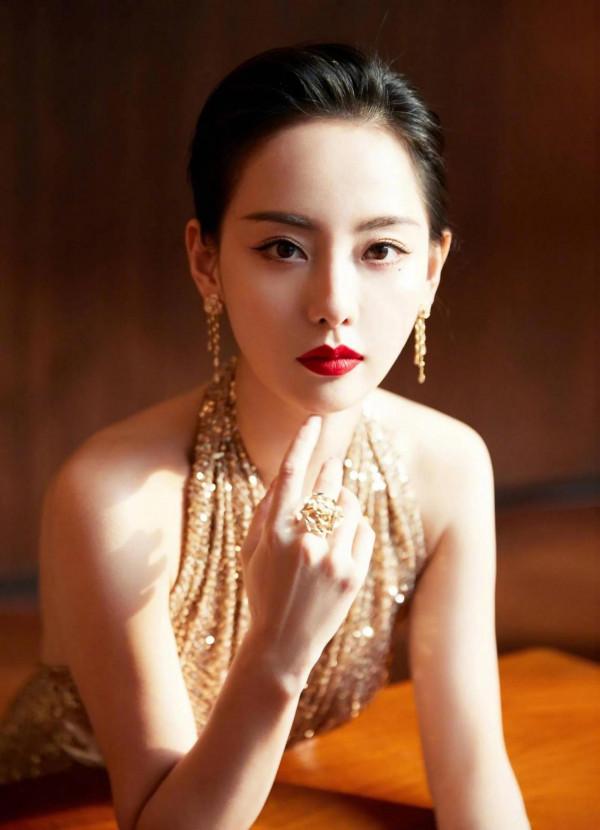 張嘉倪摩登時尚大片秀