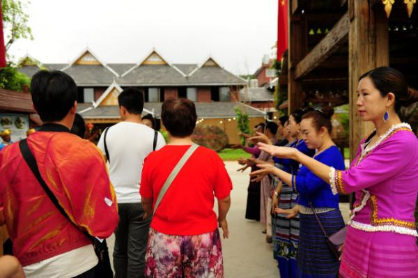 一個梳子花1500，盤點頭腦發熱時景區買的旅遊紀念品，你衝動過嗎
