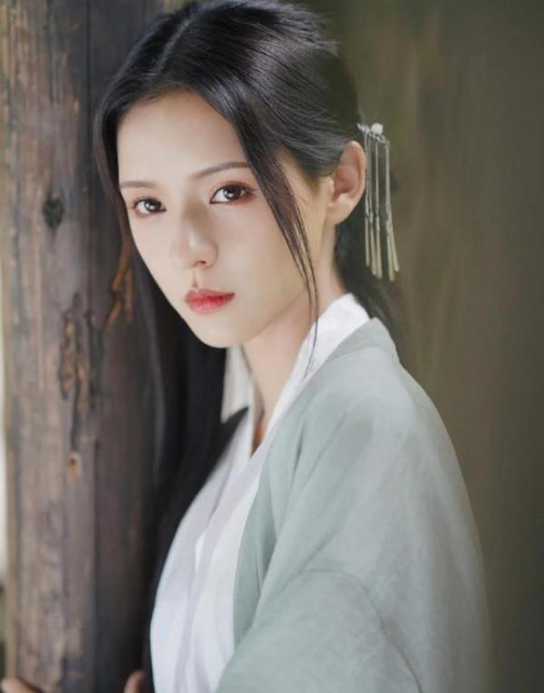 小說&OpenCurlyDoubleQuote;女主臉&rdquo;我只服這三位！張予曦標準建模臉，喬欣被低估