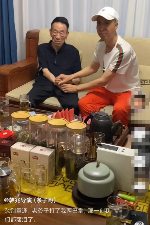 大和解?“條子”韓兆再次拜訪89歲楊少華,挨兩巴掌平了十年恩怨 大和解?“條子”韓兆再次拜訪89歲楊少華,挨兩巴掌平了十年恩怨