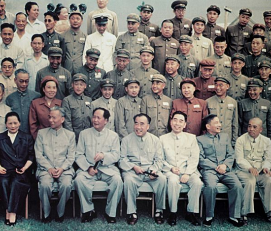 65年毛主席接見韓先楚,閒聊時詢問:洪學智到哪裡去了,好久沒見 65年毛主席接見韓先楚,閒聊時詢問:洪學智到哪裡去了,好久沒見